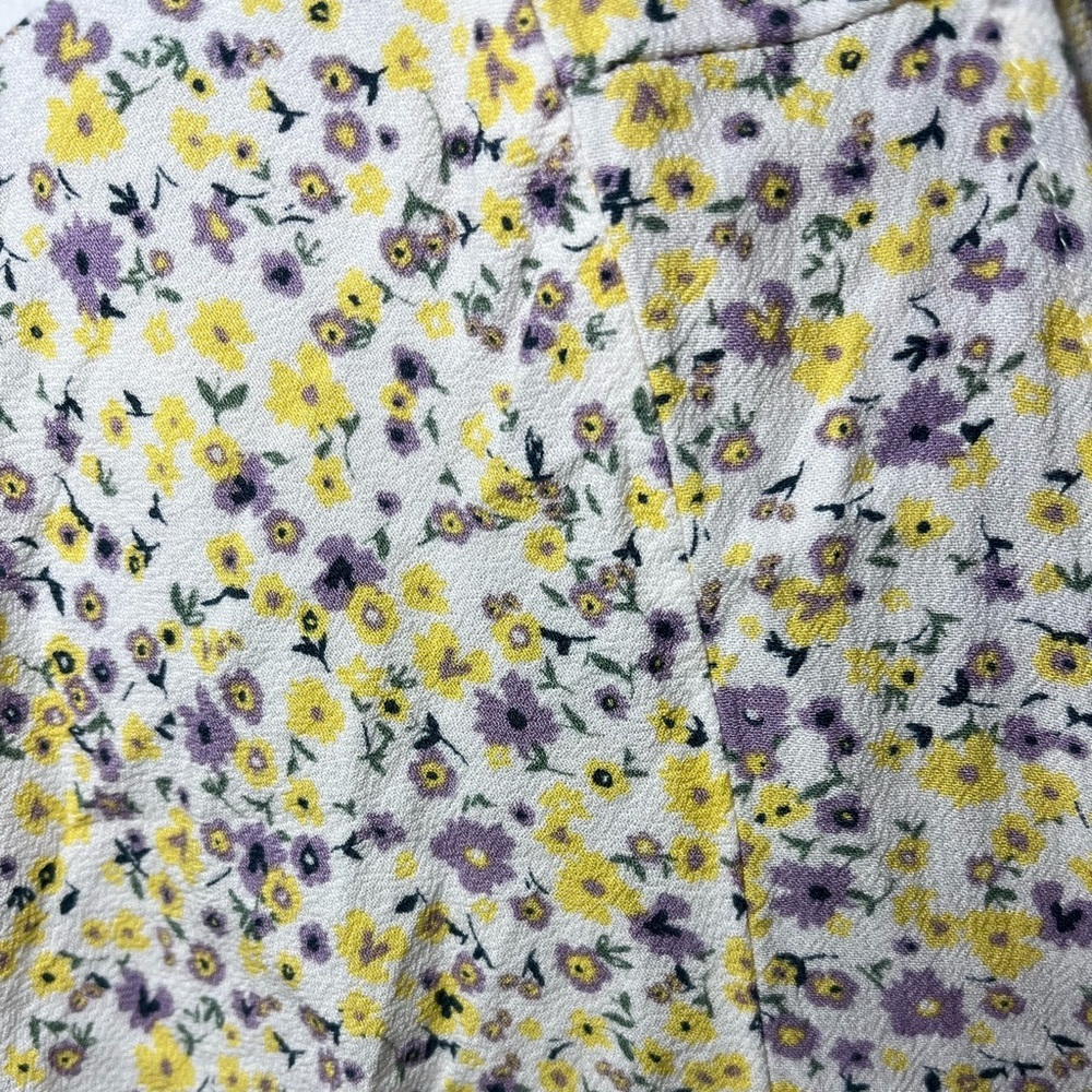 Floral Tie-Front Crop Top - Picture 2 of 3